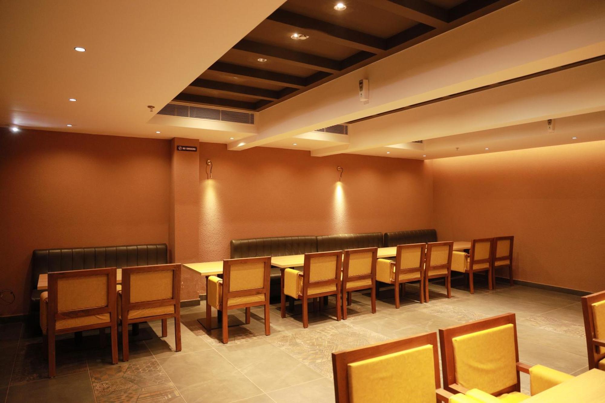 Viraj Retreat Hotel Mundrothuruth Exterior photo